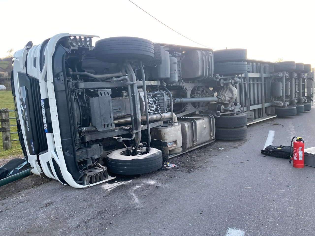 Saisy SAISY : Un poids-lourd chargé de boîtes de vitesse se couche - Creusot ...